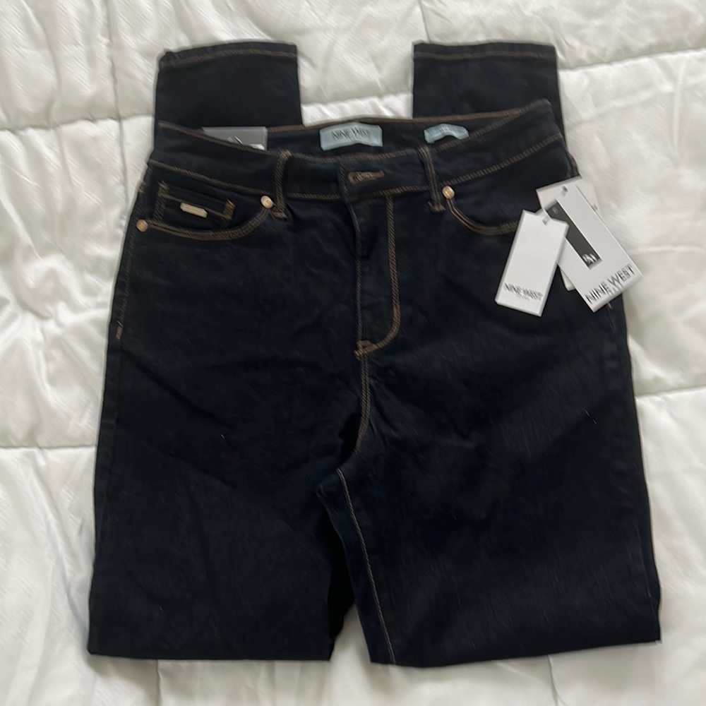 NWT Nine West Jeans
Cigarette High Rise Skinny
Comfortable fit. Dark Wash.